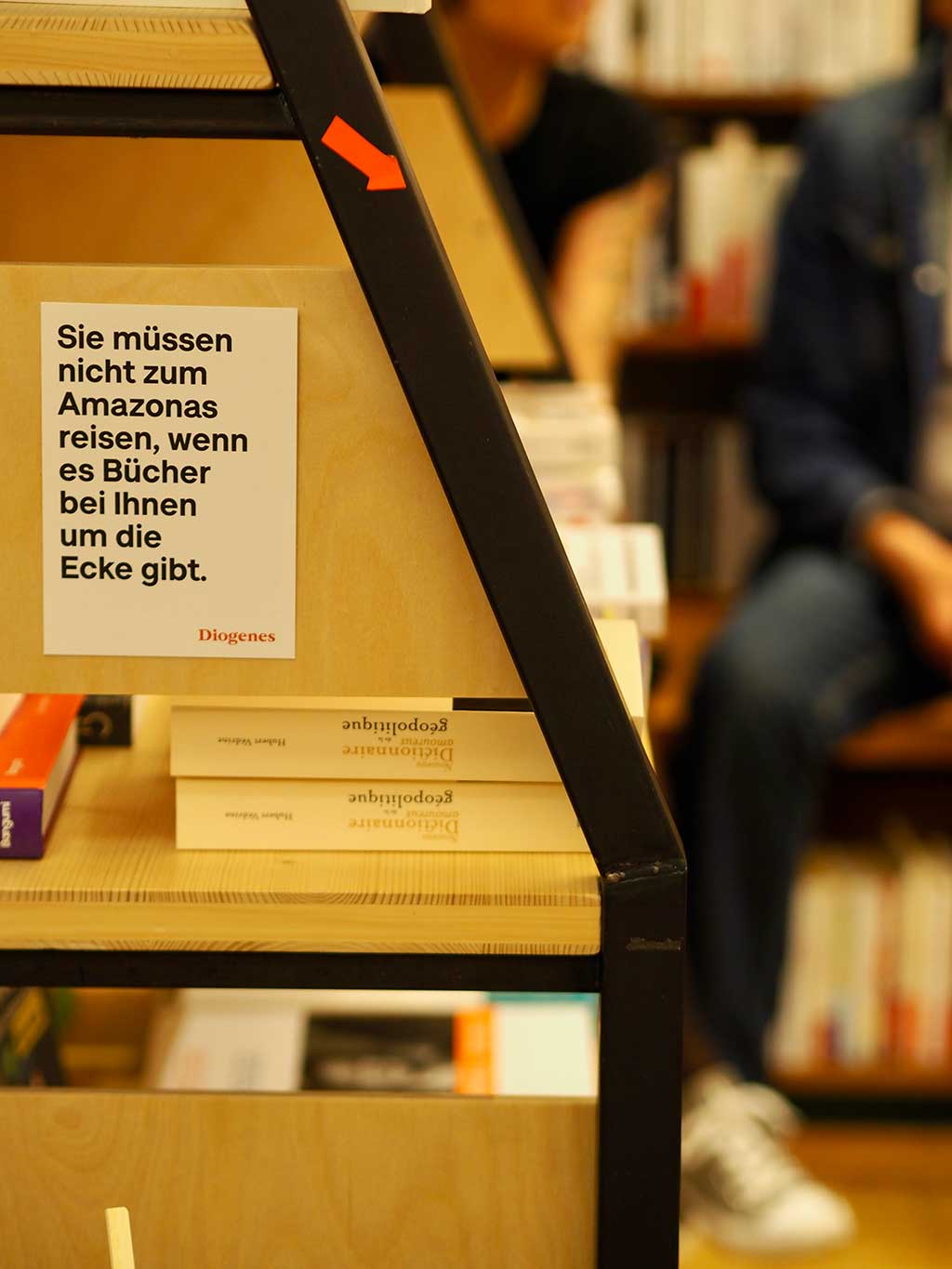 Display stand with the slogan „You don't have to travel to the Amazon when there are books right round the corner“
